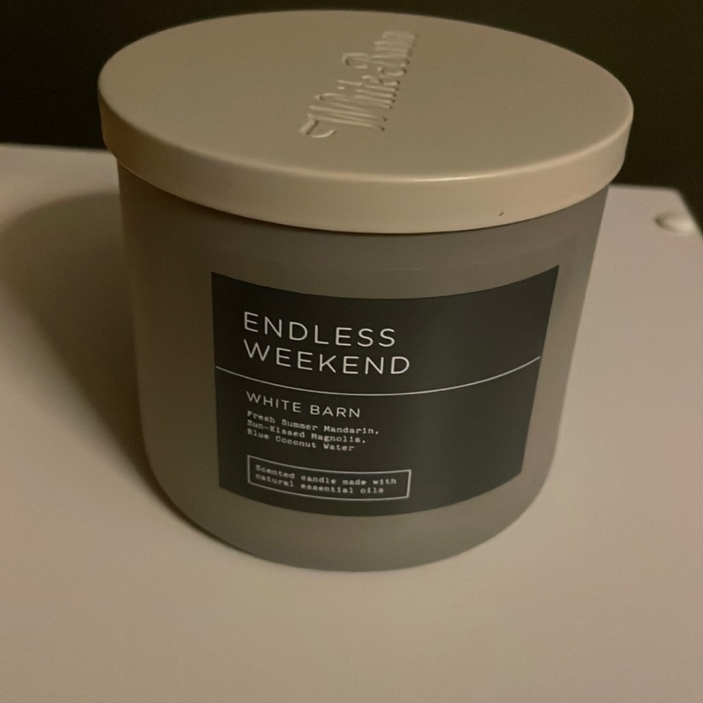 Endless weekend candle